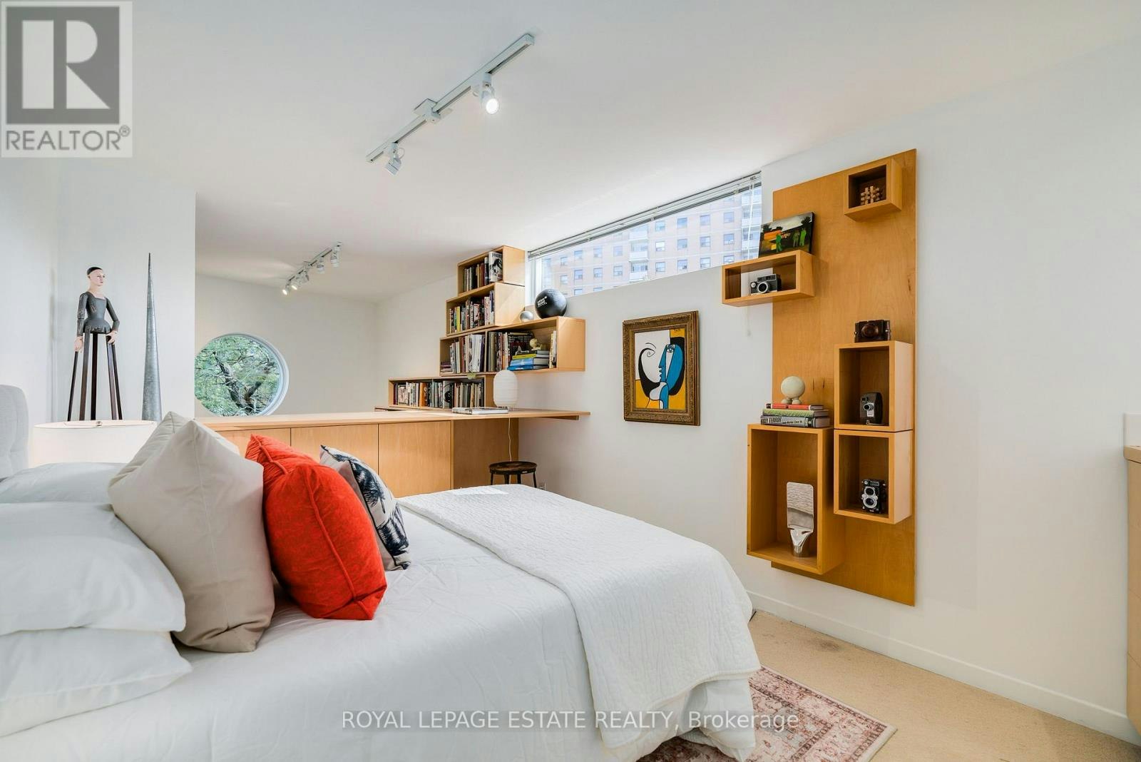 61 Seaton Street, Toronto, ON, M5A 2T2