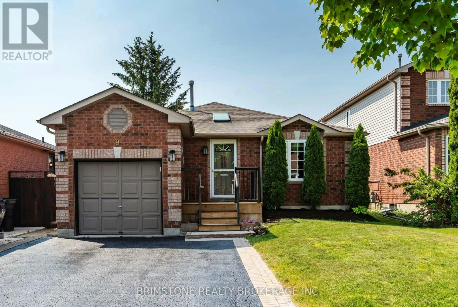 9 Holly Meadow Road, Barrie, ON, L4N 8S1