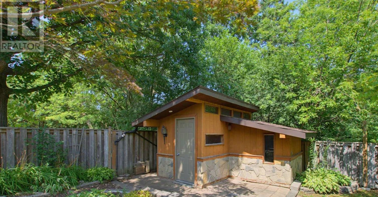 8 Meridene Crescent E, London, ON, N5X 1G5 - 28