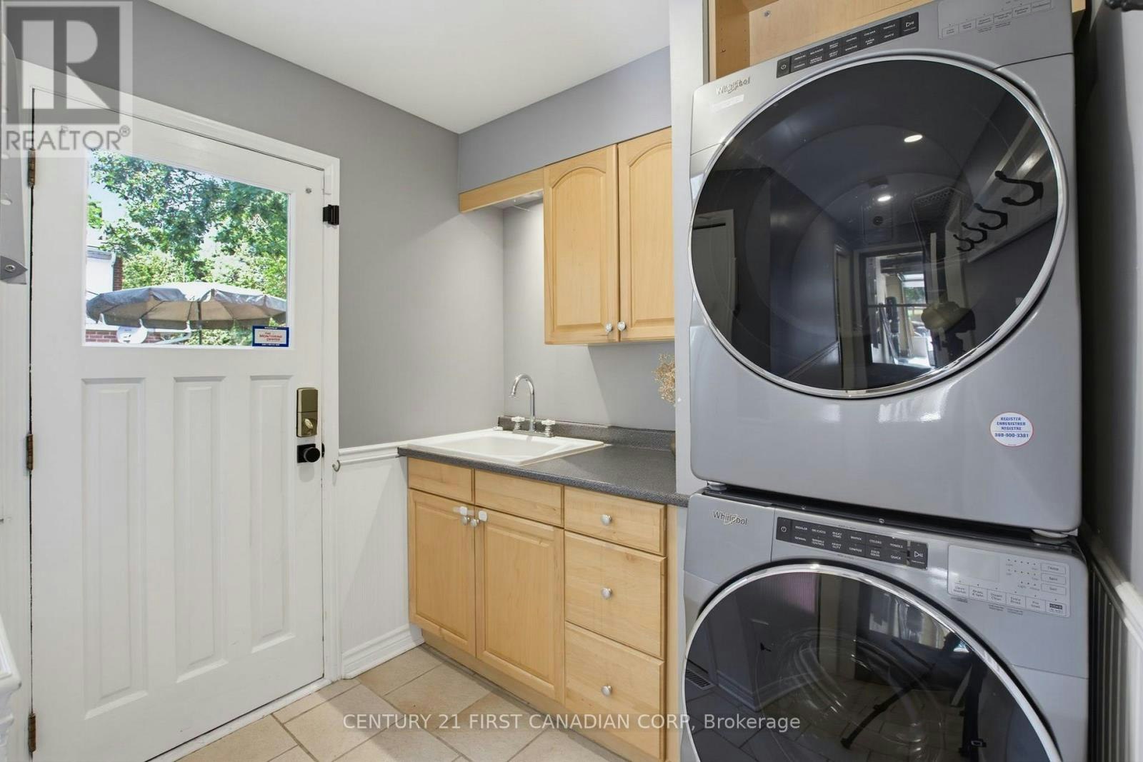 8 Meridene Crescent E, London, ON, N5X 1G5 - 12