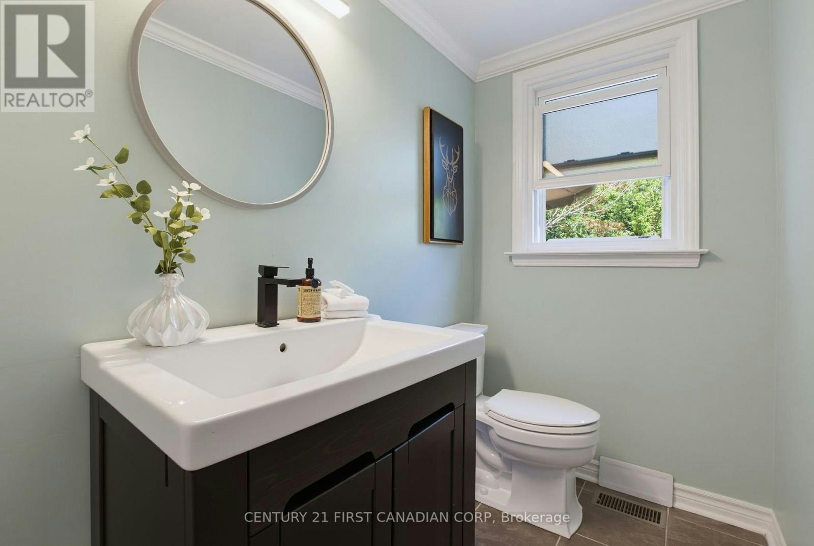 8 Meridene Crescent E, London, ON, N5X 1G5 - 6