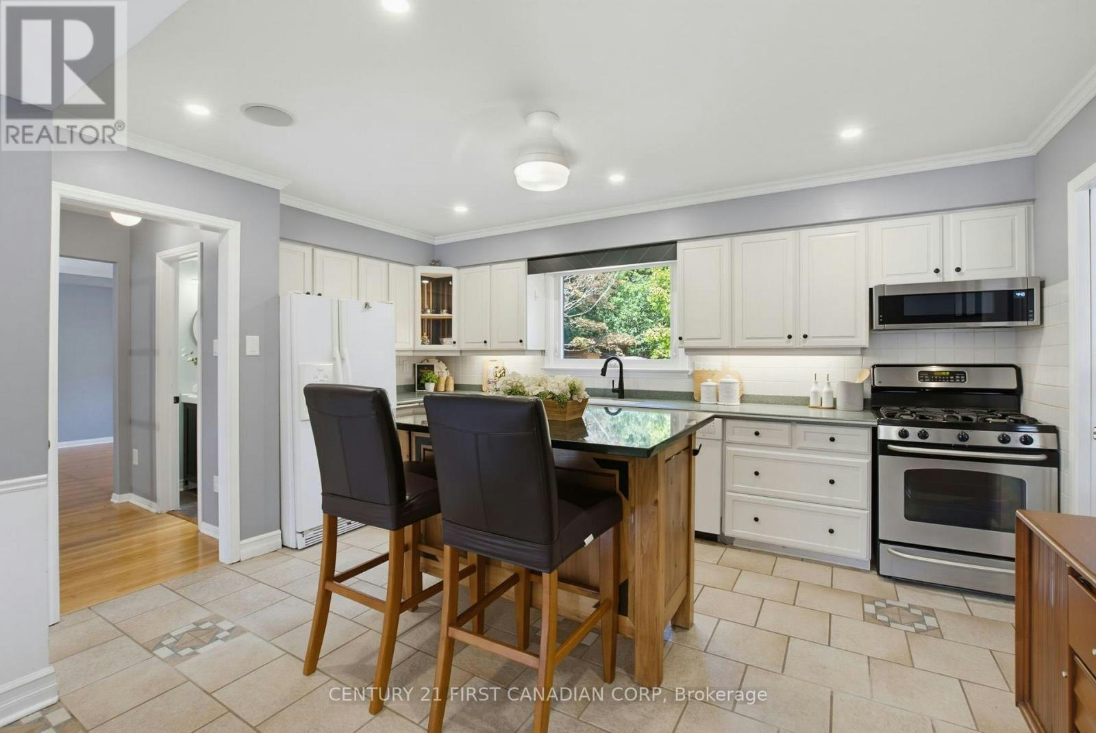 8 Meridene Crescent E, London, ON, N5X 1G5 - 8