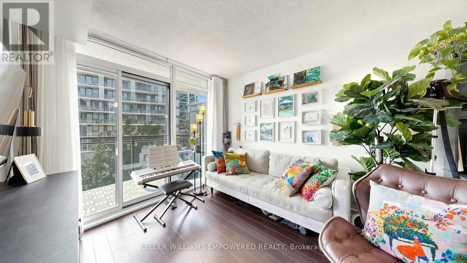 539-8 Telegram Mews, Toronto, ON, M5V 3Z5 - 4