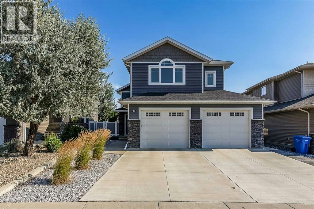 32 Hamptons Crescent SE, Medicine Hat, AB, T1B 0N7