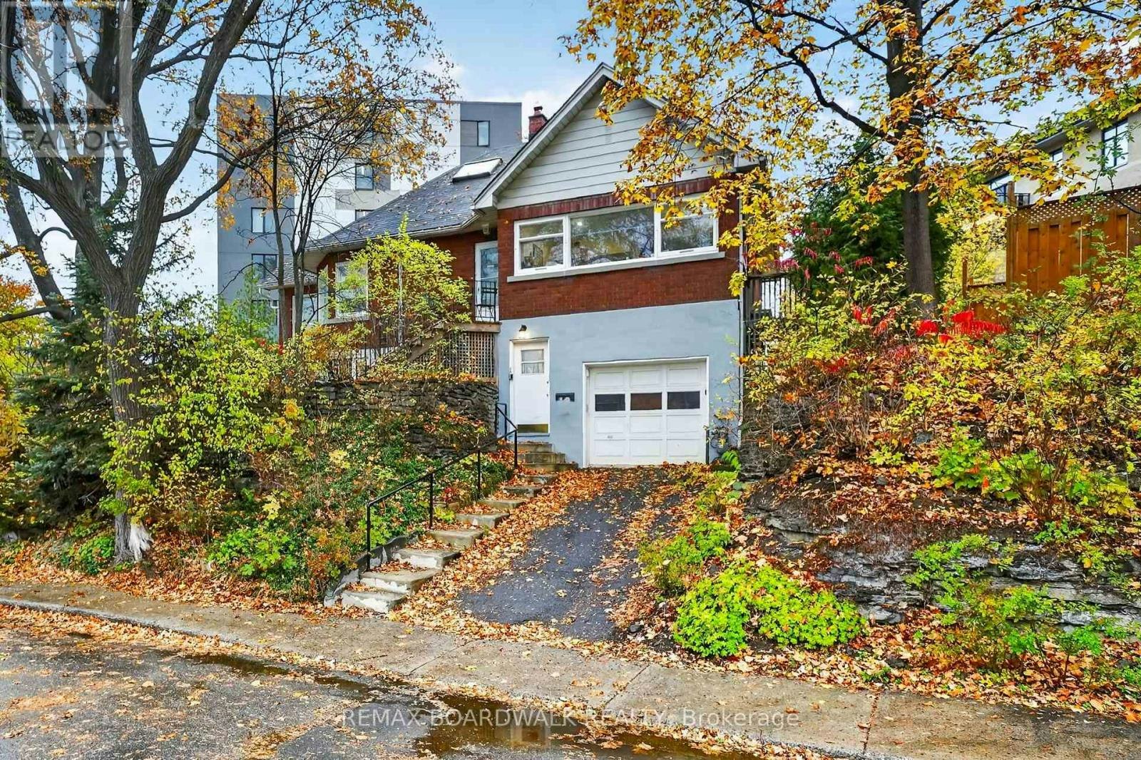 A-11 Kippewa Drive, Ottawa, ON, K1S 3G3