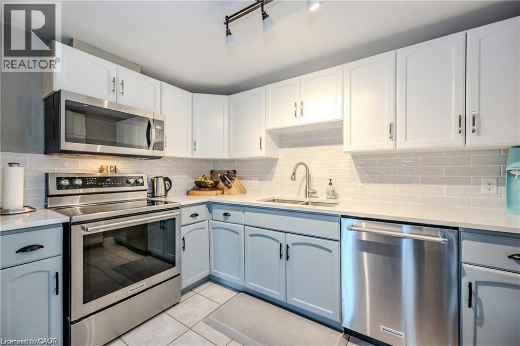 301-5 Father David Bauer Drive, Waterloo, ON, N2L 6M2 - 4