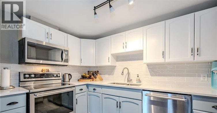 301-5 Father David Bauer Drive, Waterloo, ON, N2L 6M2 - 4