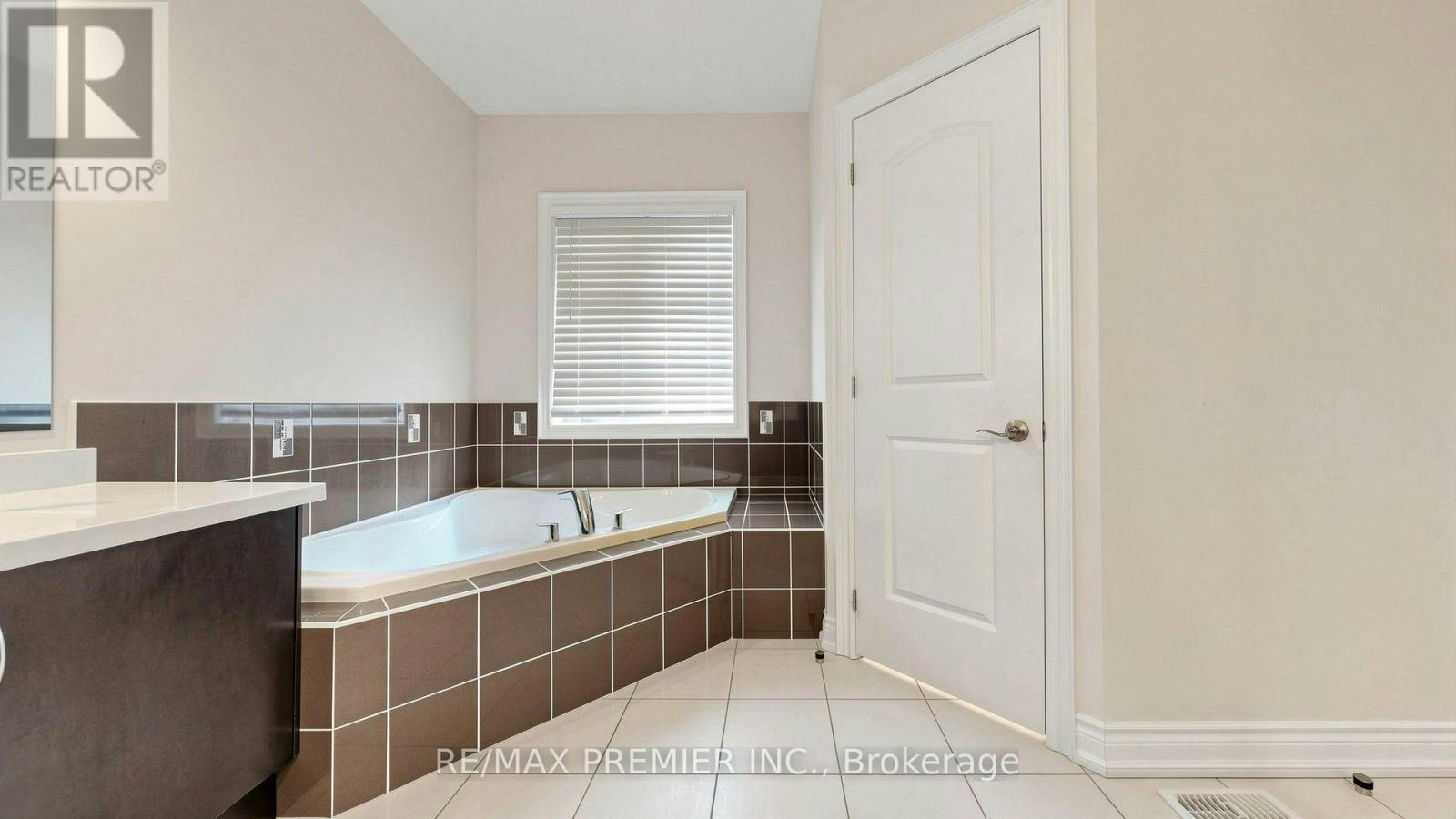 12 Paradise Valley Trail, King, ON, L7B 0A5 - 25