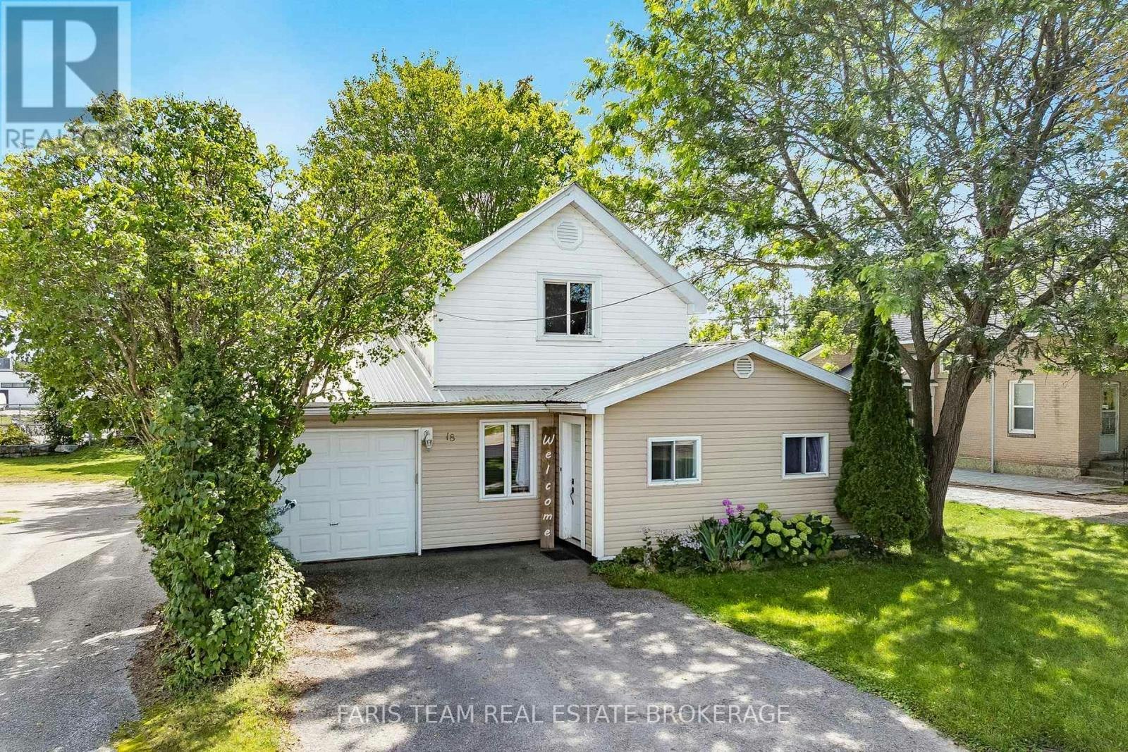 18 Poyntz Street, Penetanguishene, ON, L9M 1M4
