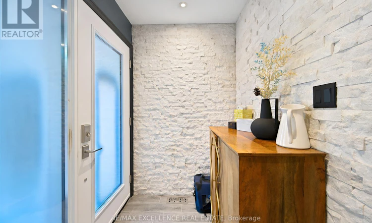 20 Manett Crescent