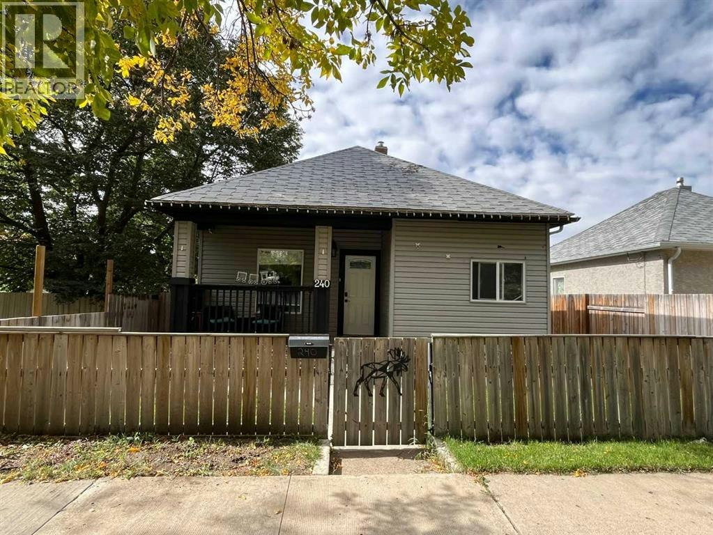 240 20 Street N, Lethbridge, AB, T1H 3M7