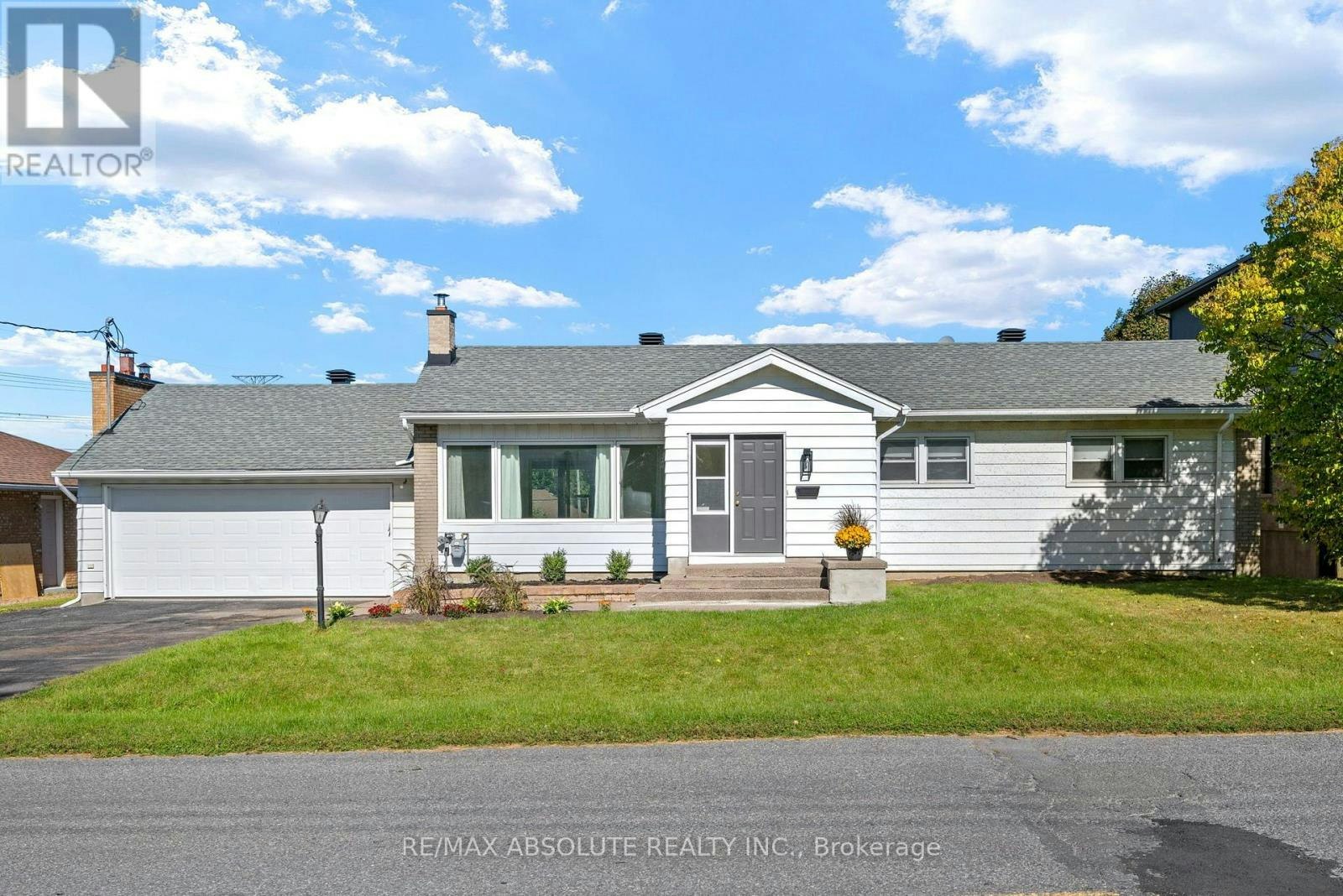 9 Epworth Avenue N, Ottawa, ON, K2G 2L4