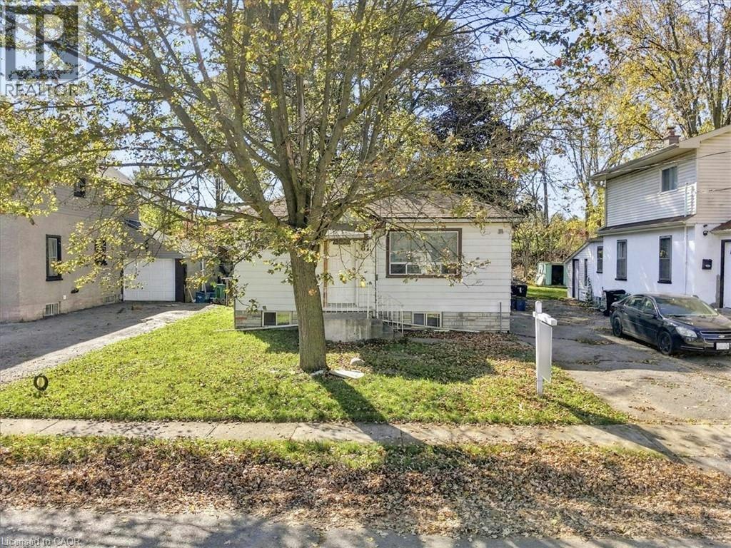 82 Norfolk Avenue, Cambridge, ON, N1R 3T9