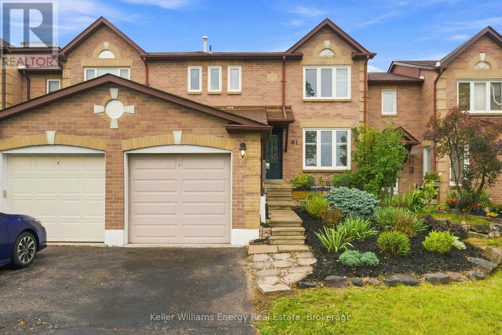 61 Fernbank Place, Whitby, ON, L1R 1T1