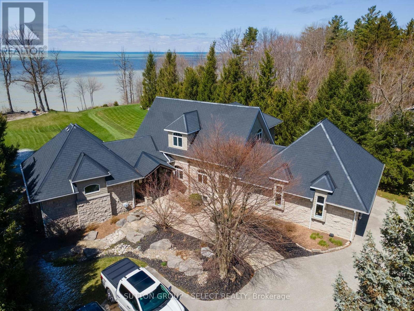 4544 Lakeshore Road, Plympton-Wyoming, ON, N0N 1J6