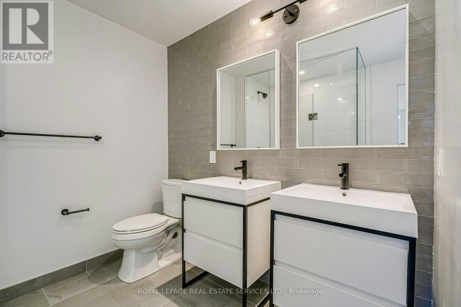 131-156 Logan Avenue, Toronto, ON, M4M 0E4 - 17