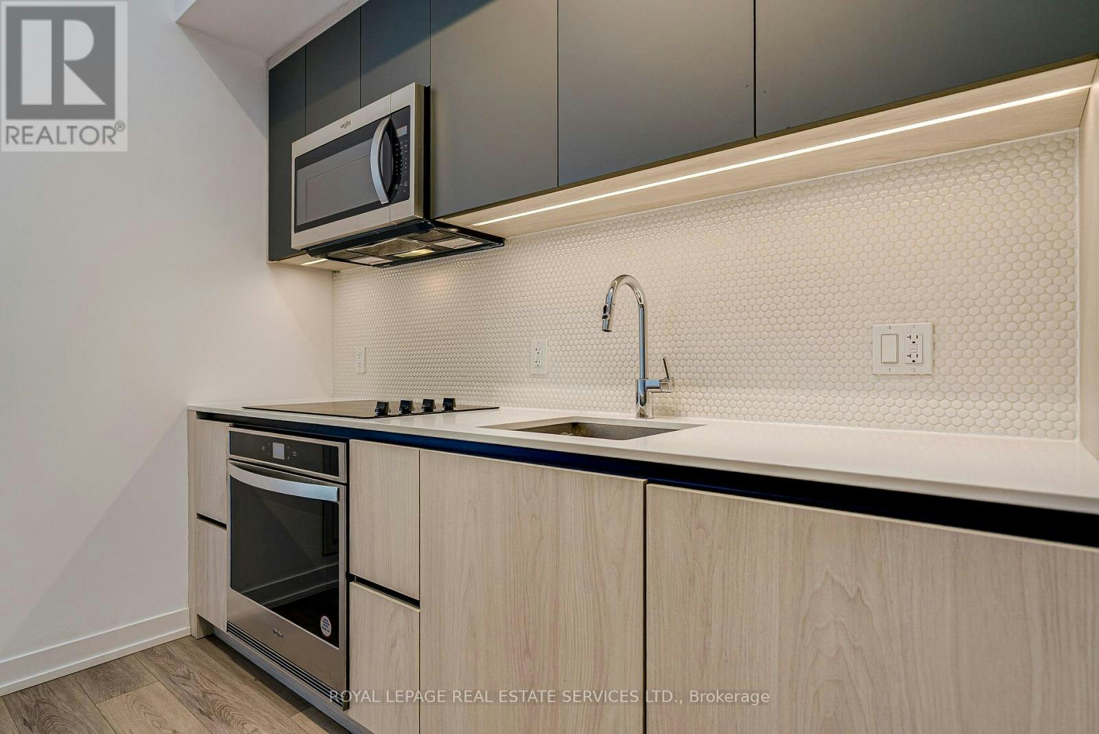 131-156 Logan Avenue, Toronto, ON, M4M 0E4 - 9