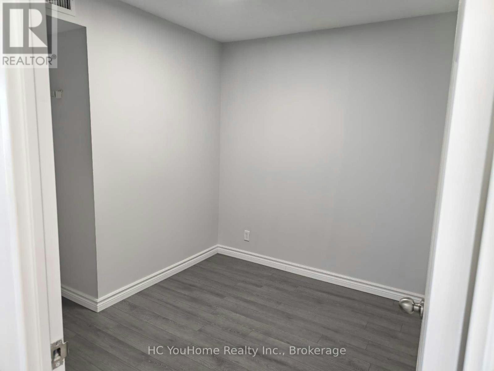 801-8 Lee Centre Drive, Toronto, ON, M1H 3H8 - 12