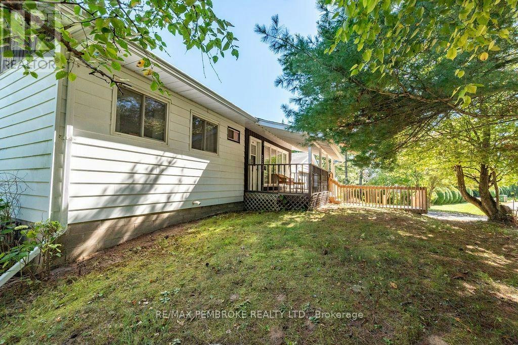 774 Pinegrove Crescent, Petawawa, ON, K8A 7E4