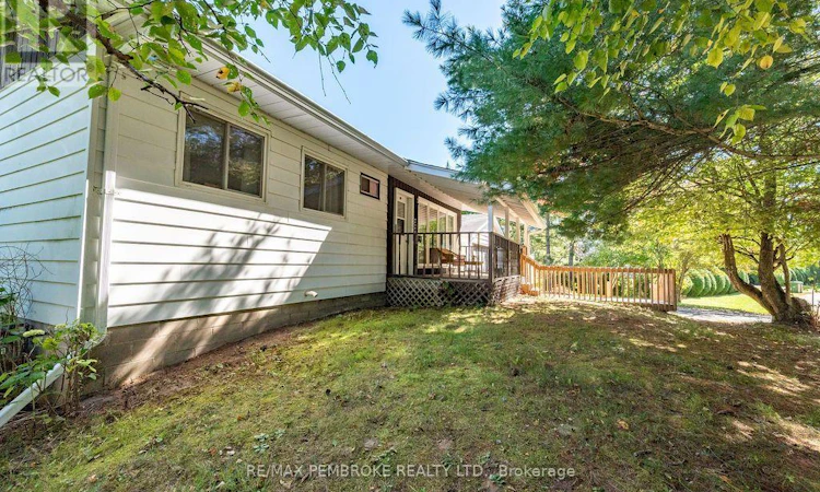 774 Pinegrove Crescent