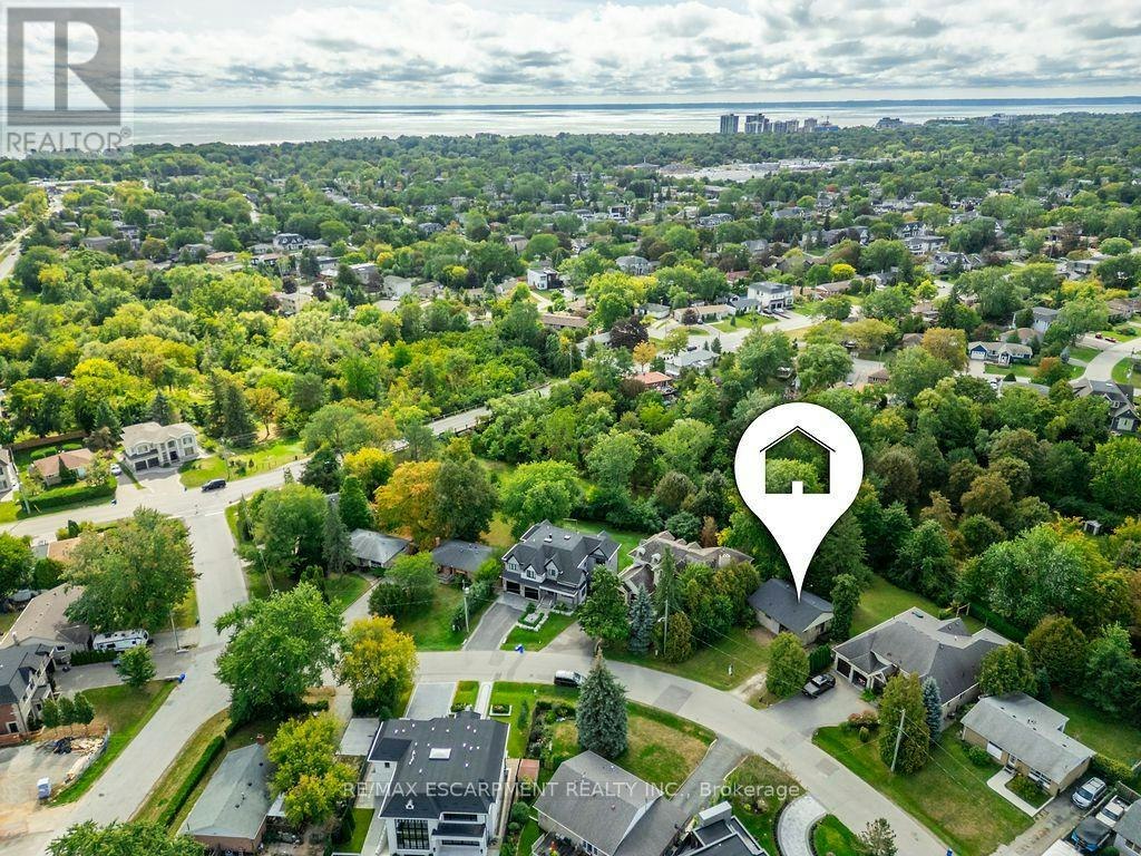 526 Stafford Drive, Oakville, ON, L6L 4M5