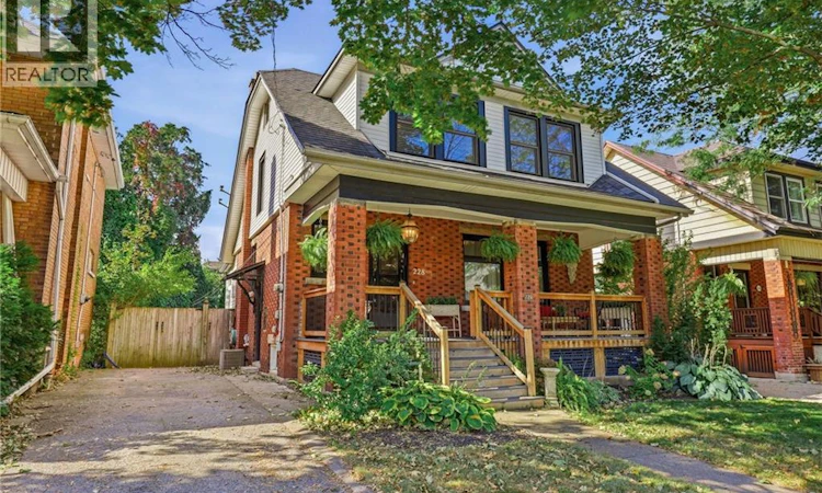 228 Sherman Avenue S