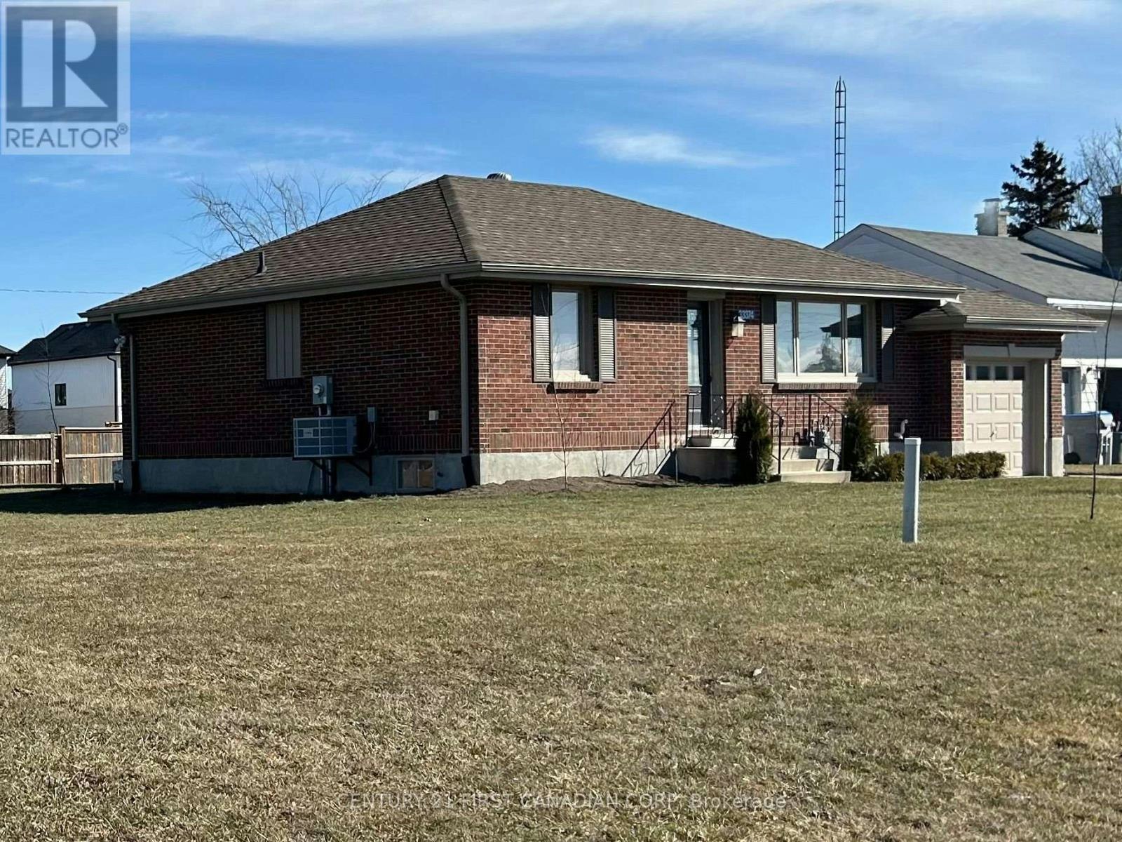 33374 Richmond Street, Lucan Biddulph, ON, N0M 2J0 - 2