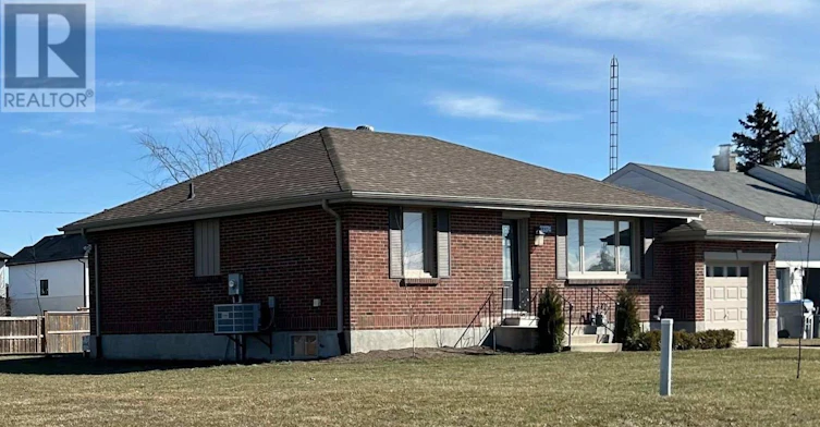 33374 Richmond Street, Lucan Biddulph, ON, N0M 2J0 - 2