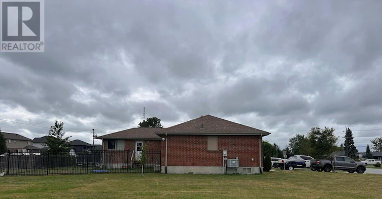 33374 Richmond Street, Lucan Biddulph, ON, N0M 2J0 - 3
