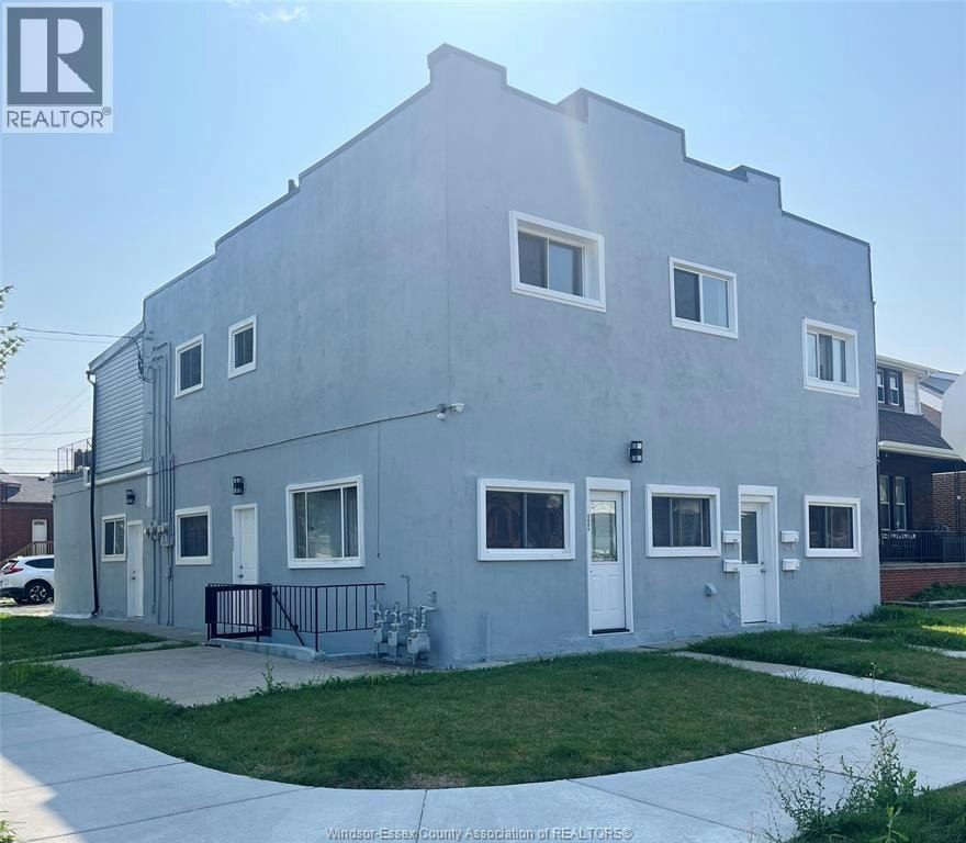 902 Elsmere Avenue, Windsor, ON, N9A 2A9