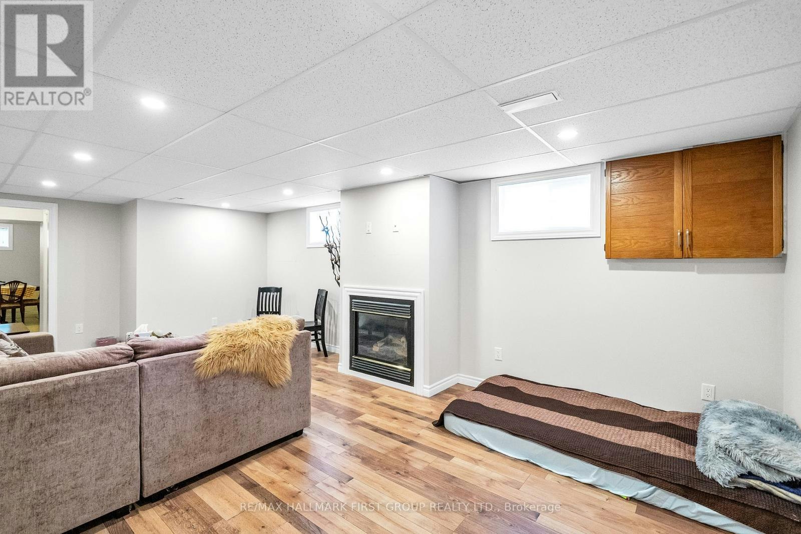 487 Cunningham Avenue, Oshawa, ON, L1J 3C1 - 3