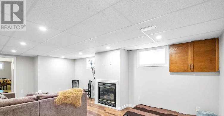 487 Cunningham Avenue, Oshawa, ON, L1J 3C1 - 3