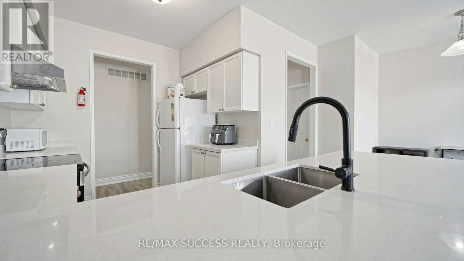 19 Boot Terrace, Toronto, ON, M3J 0A1 - 13