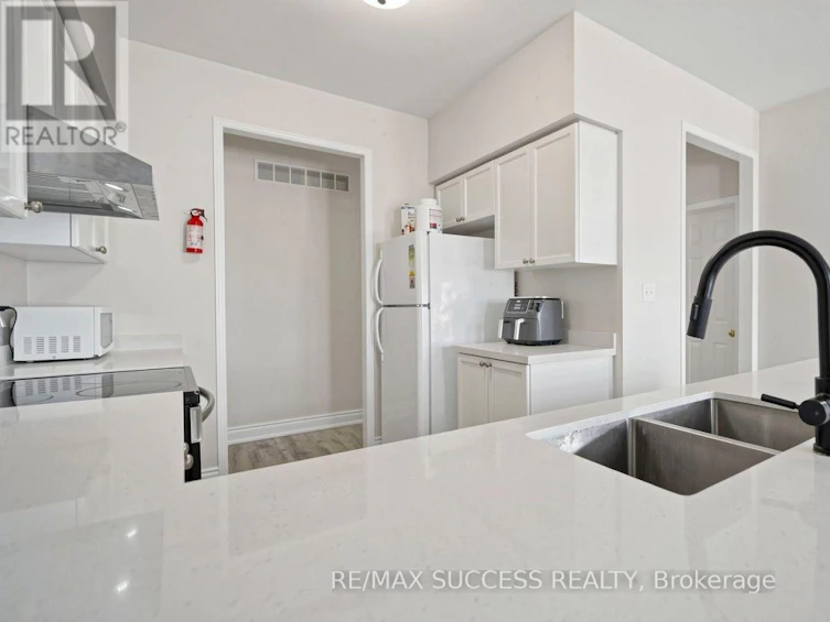 19 Boot Terrace, Toronto, ON, M3J 0A1 - 13