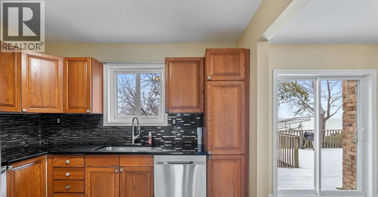5530 St. Clair, Lakeshore, ON, N0R 1N0 - 9