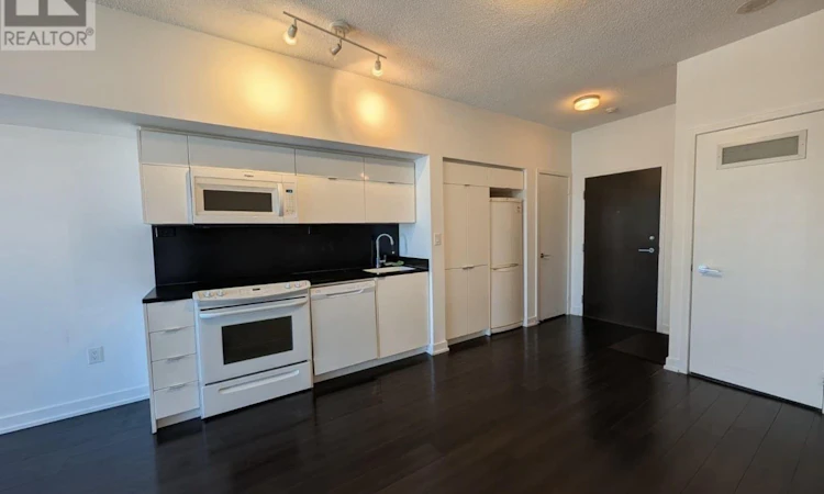 1017-151 Dan Leckie Way