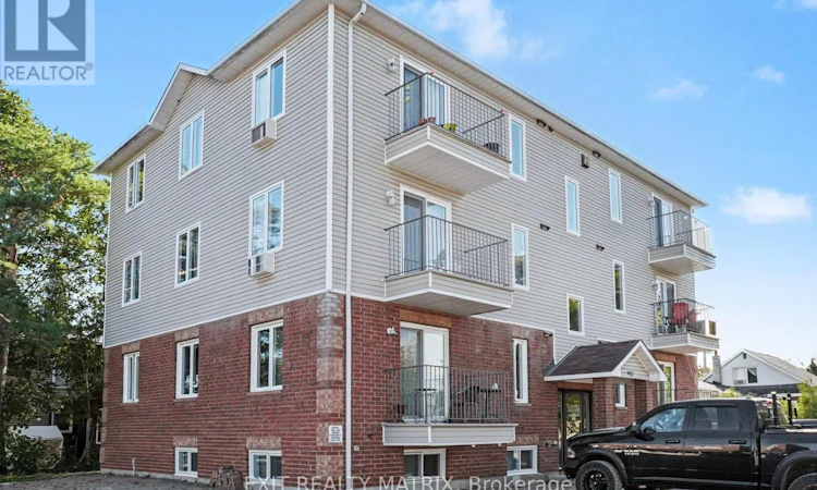 100A-902 Notre Dame Street