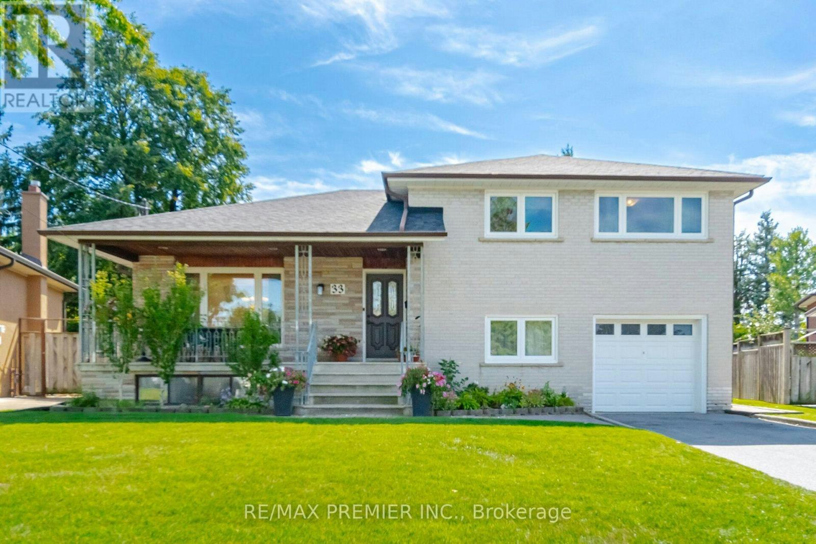 33 Belleglade Court, Toronto, ON, M9M 2W3