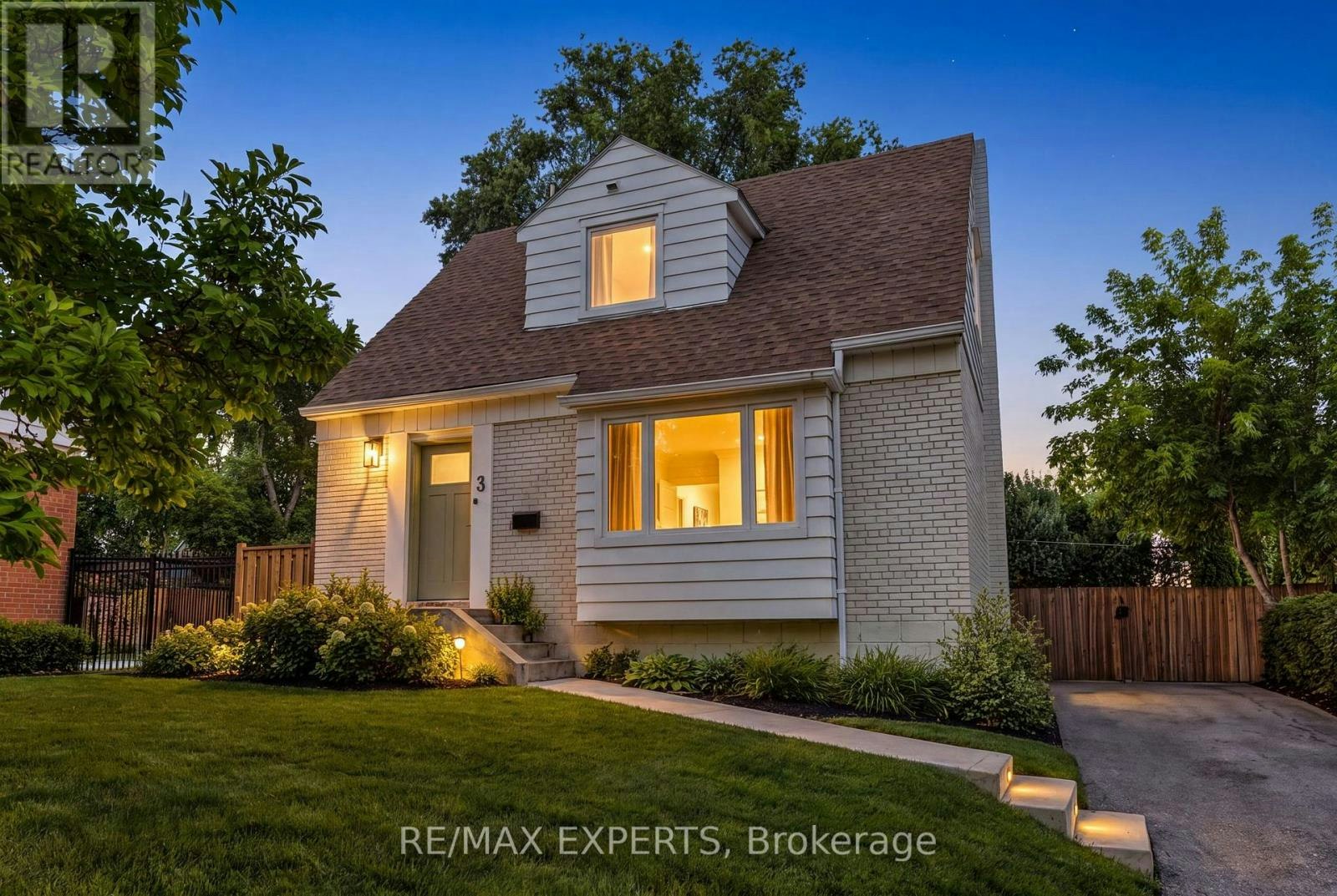 3 Greenacres Road, Toronto, ON, M6M 4A6