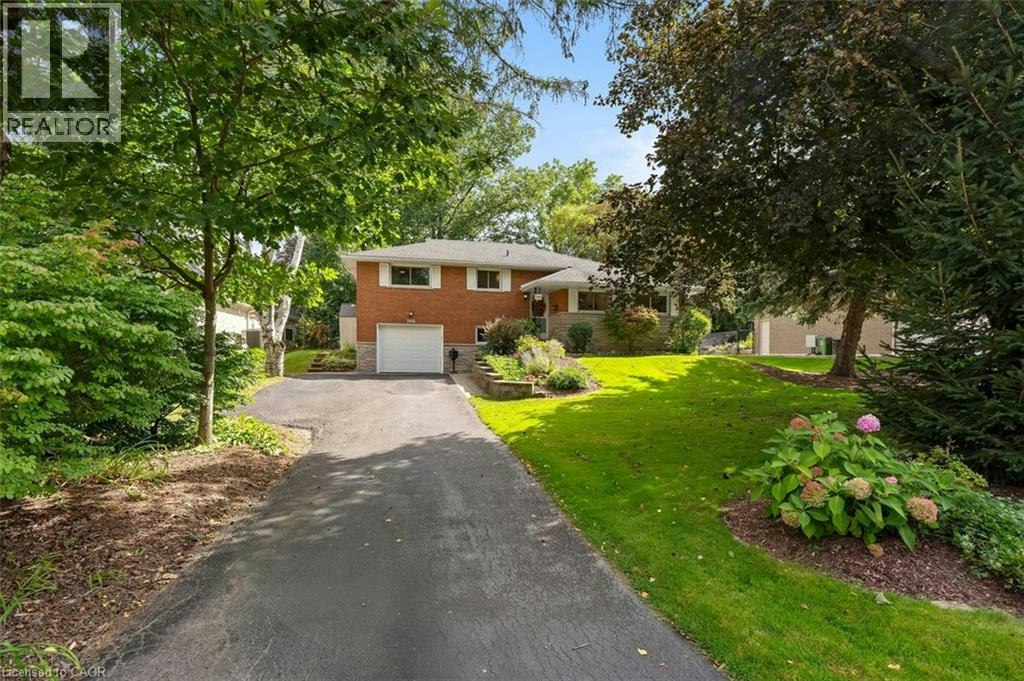 200 Woodview Crescent, Hamilton, ON, L9G 1G2