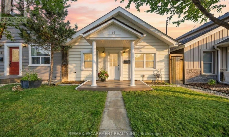 36 Queensdale Avenue W