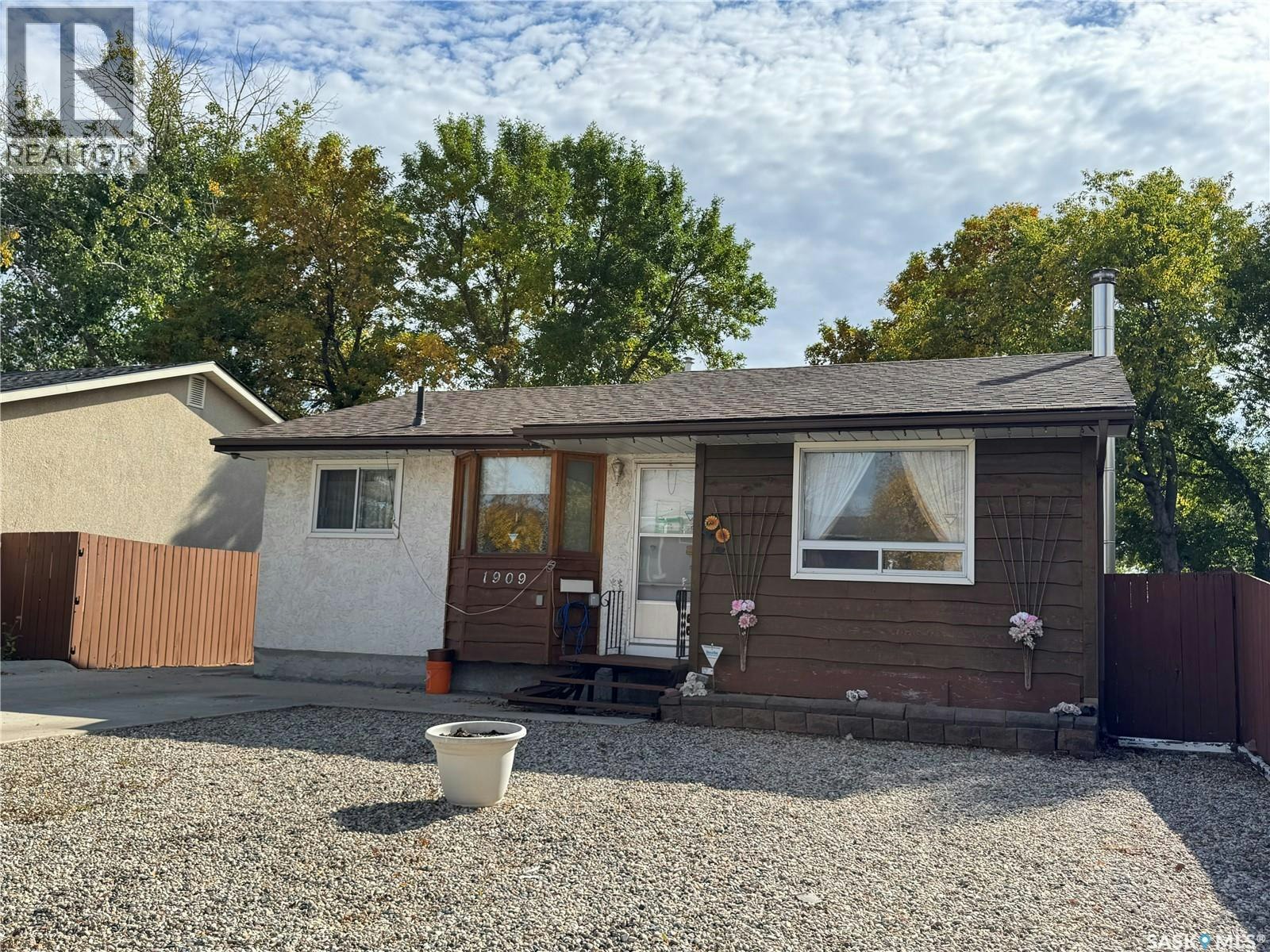1909 7th Avenue E, Regina, SK, S4N 4M7