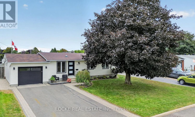1501 Queenswood Crescent