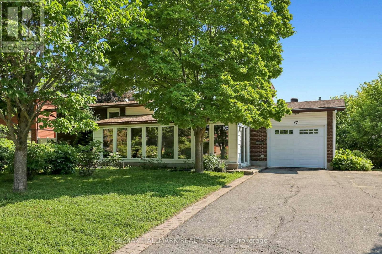 37 Lyall Street, Ottawa, ON, K2E 5G7