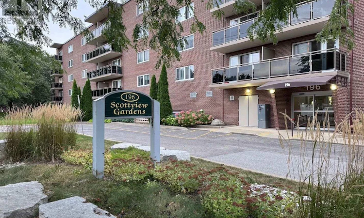 521-196 Scott Street