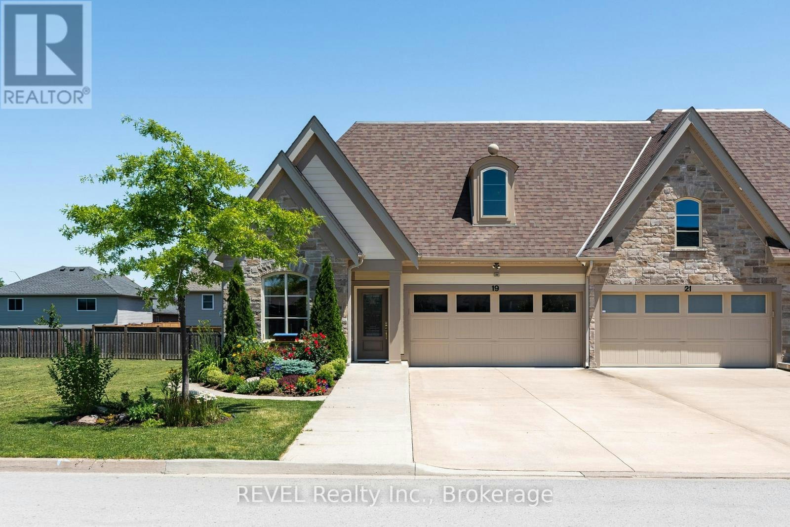 19 Francesco Crescent, St. Catharines, ON, L2S 4C7