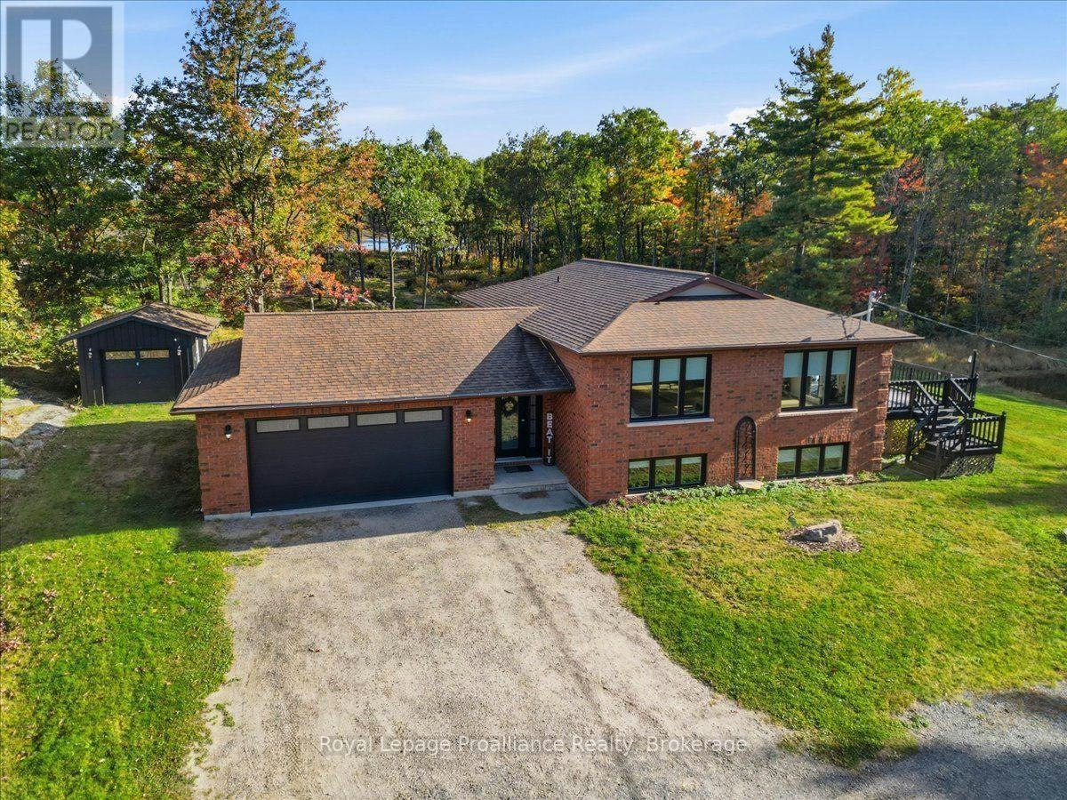 10389 41 Highway, Addington Highlands, ON, K0H 1Z0