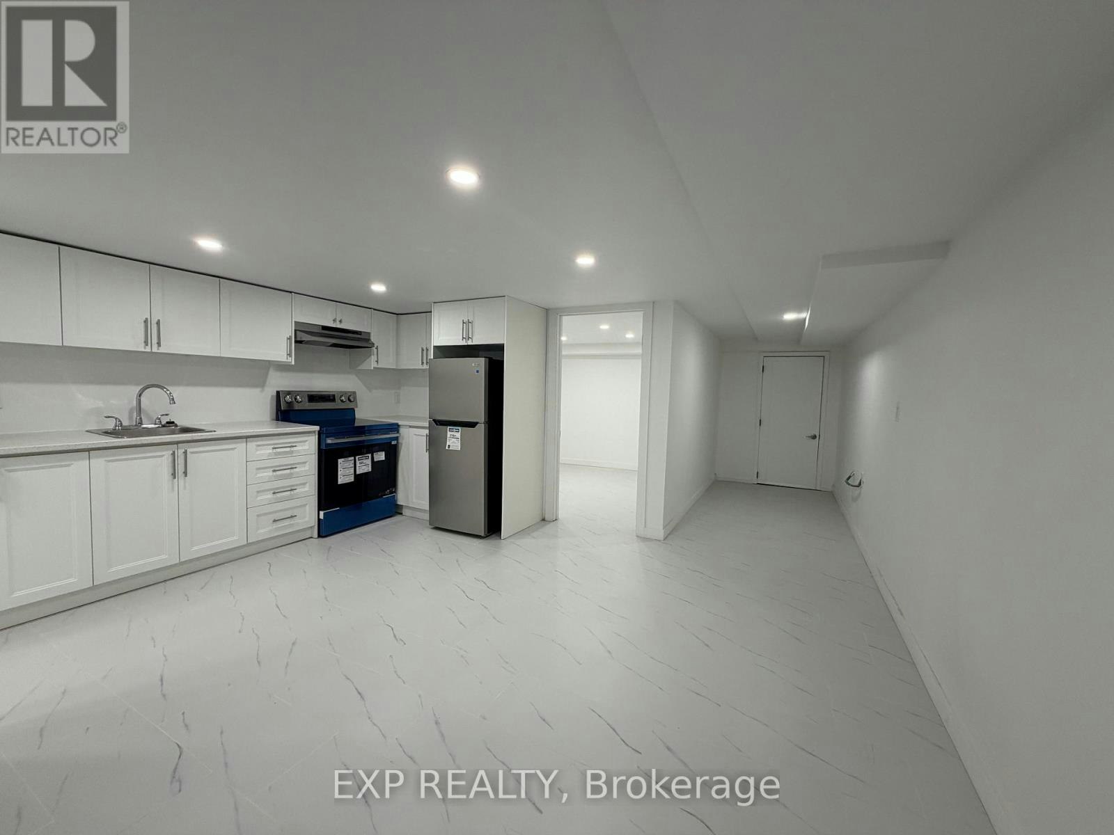 BSMT-804 St Clair Avenue W, Toronto, ON, M6C 1B6
