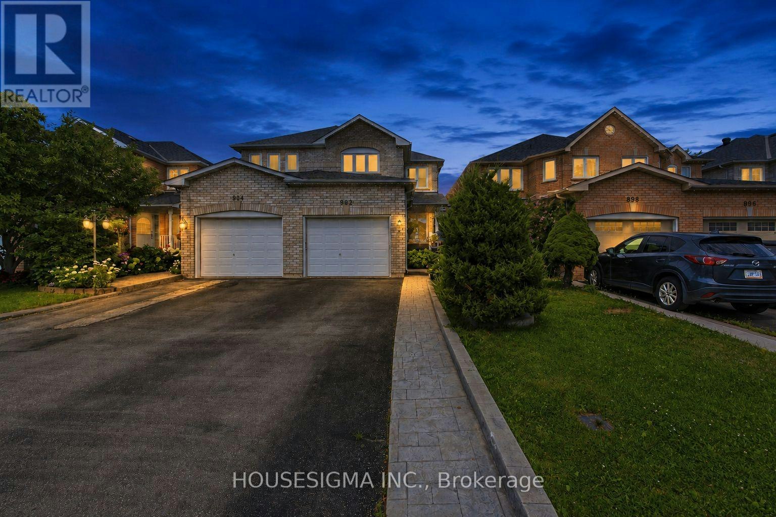 902 Applecroft Circle, Mississauga, ON, L5V 2A7