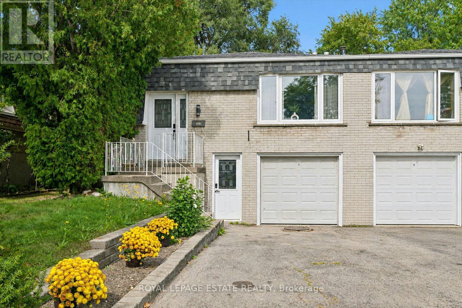 3325 Strabane Drive, Mississauga, ON, L5C 1W9